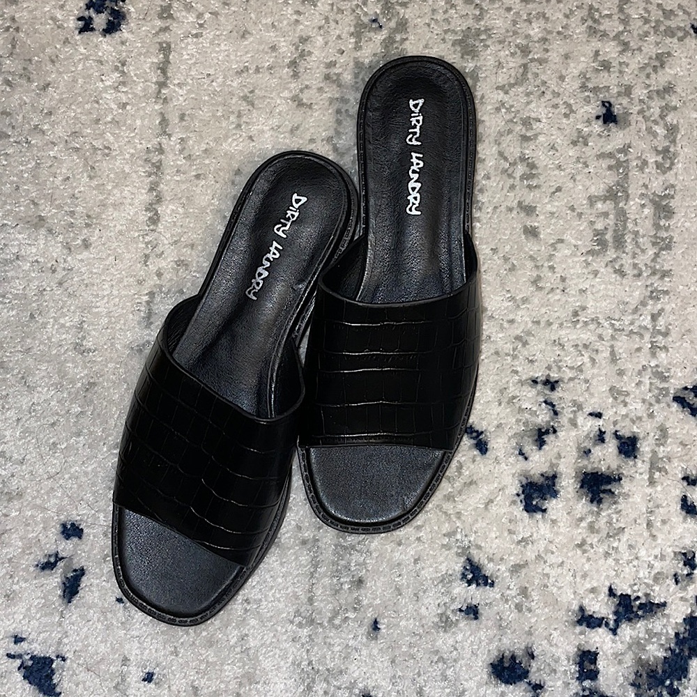 Women’s 6.5 Dirty Laundry Black Sandals **NEVER WORN